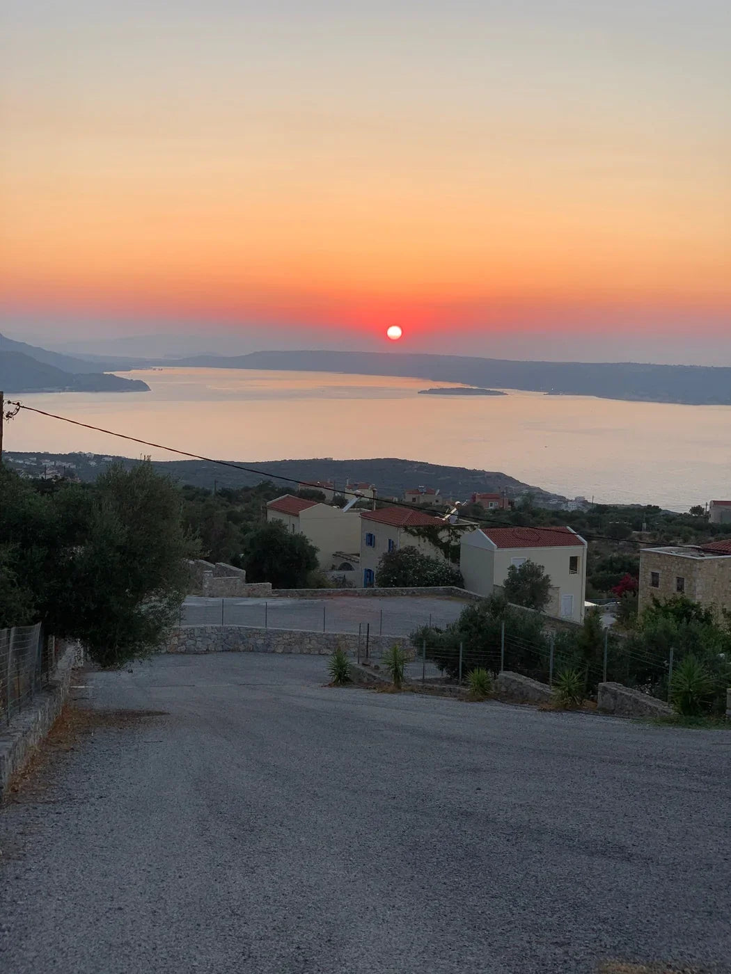 Saulėlydis nuo Kokkino Chorio aukštumų Chanijos kryptimi