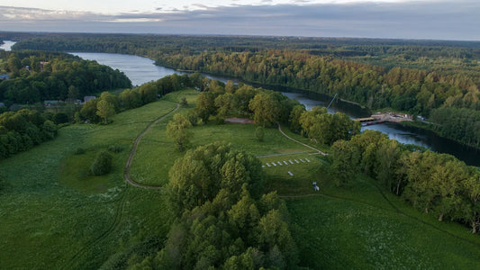 Dubingių piliavietė Asvejos ežero pusiasalyje.