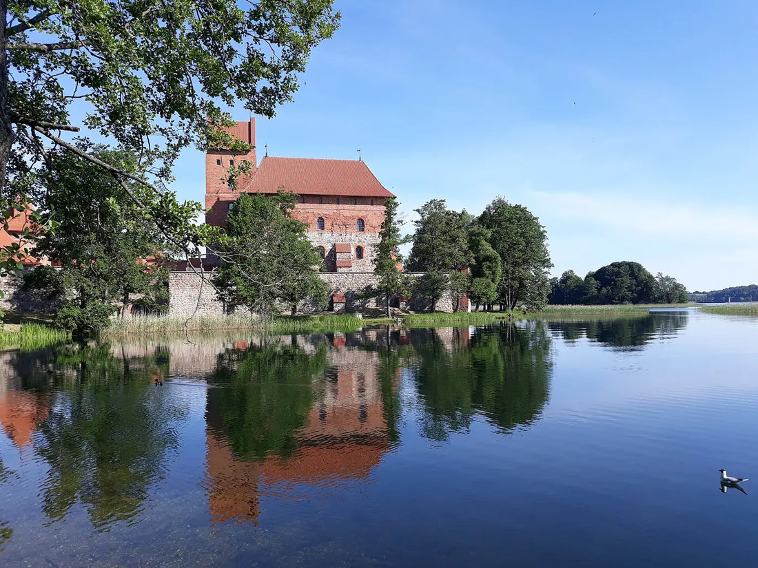 Trakų Salos pilis ir jos atspindys Galvės ežere